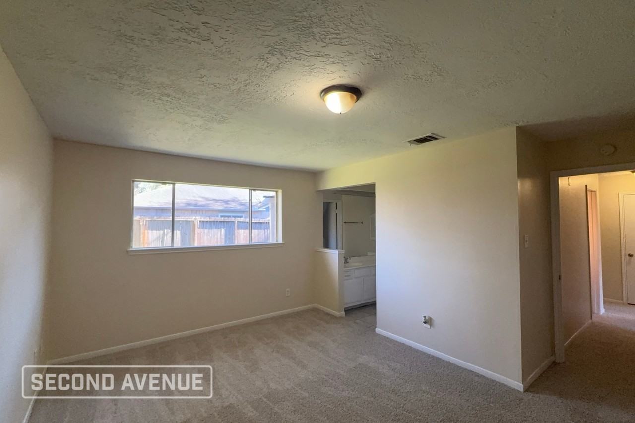 7023 Foxhurst Ln - Photo 6 of 14