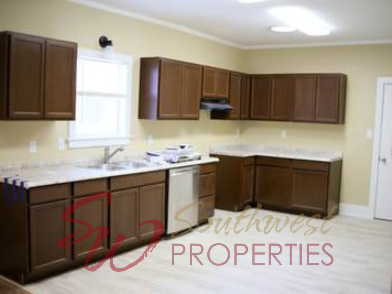 713 W Long St - Photo 3 of 10