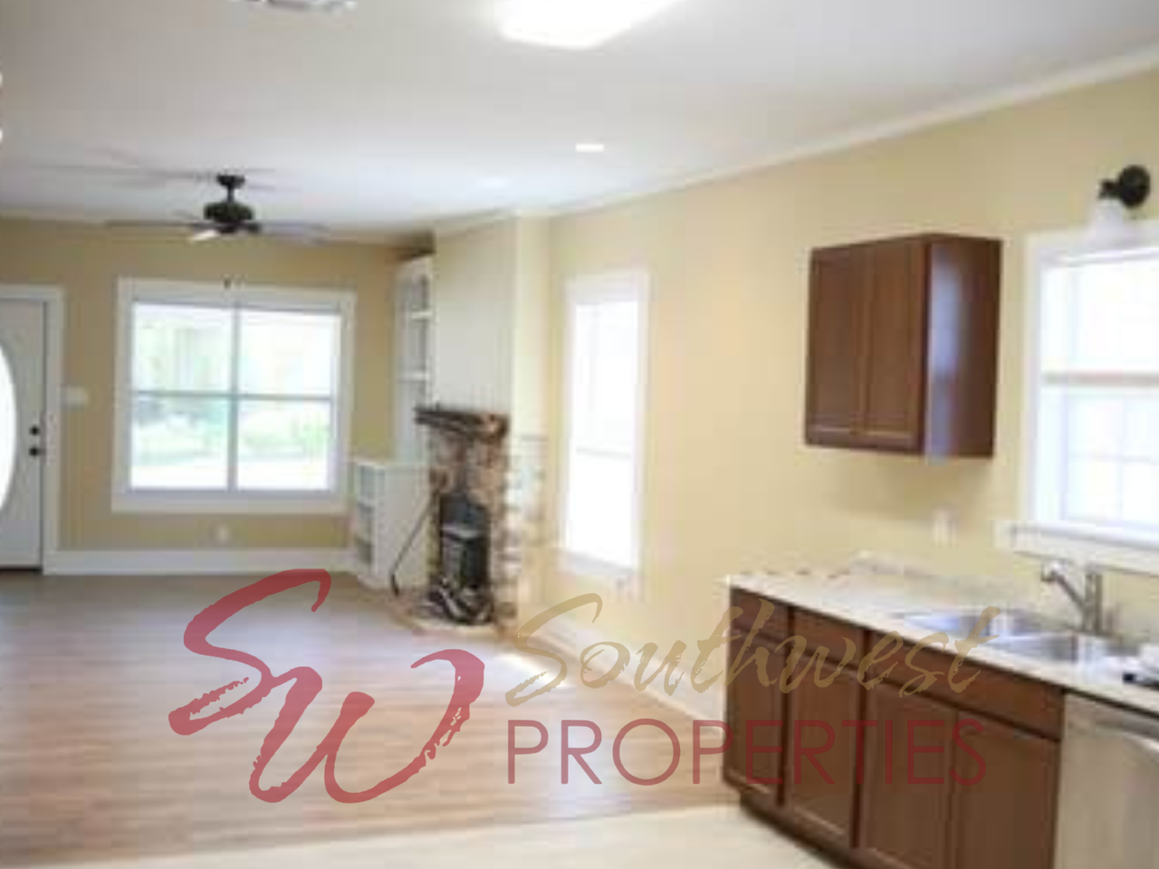 713 W Long St - Photo 4 of 10