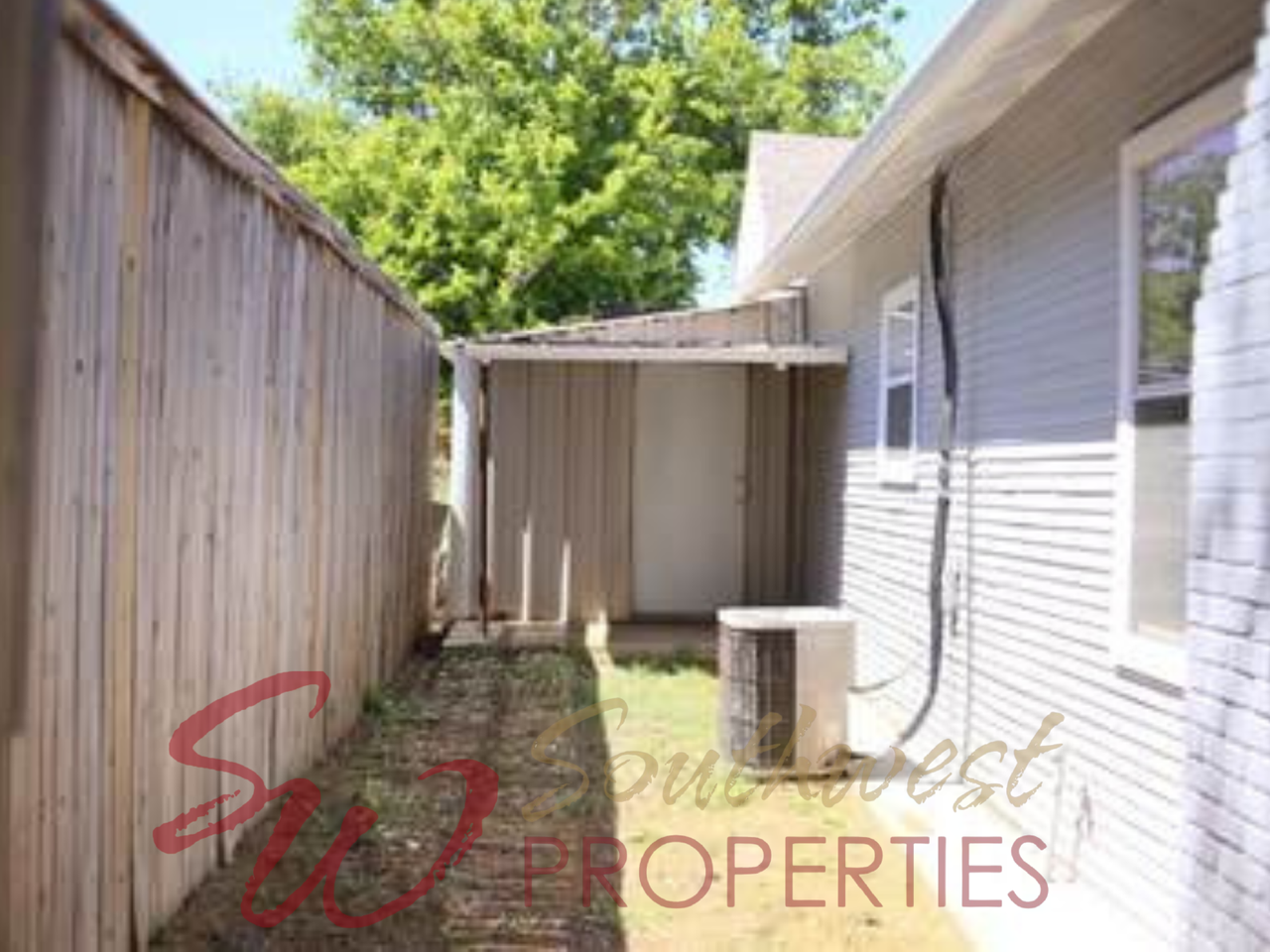 713 W Long St - Photo 5 of 10