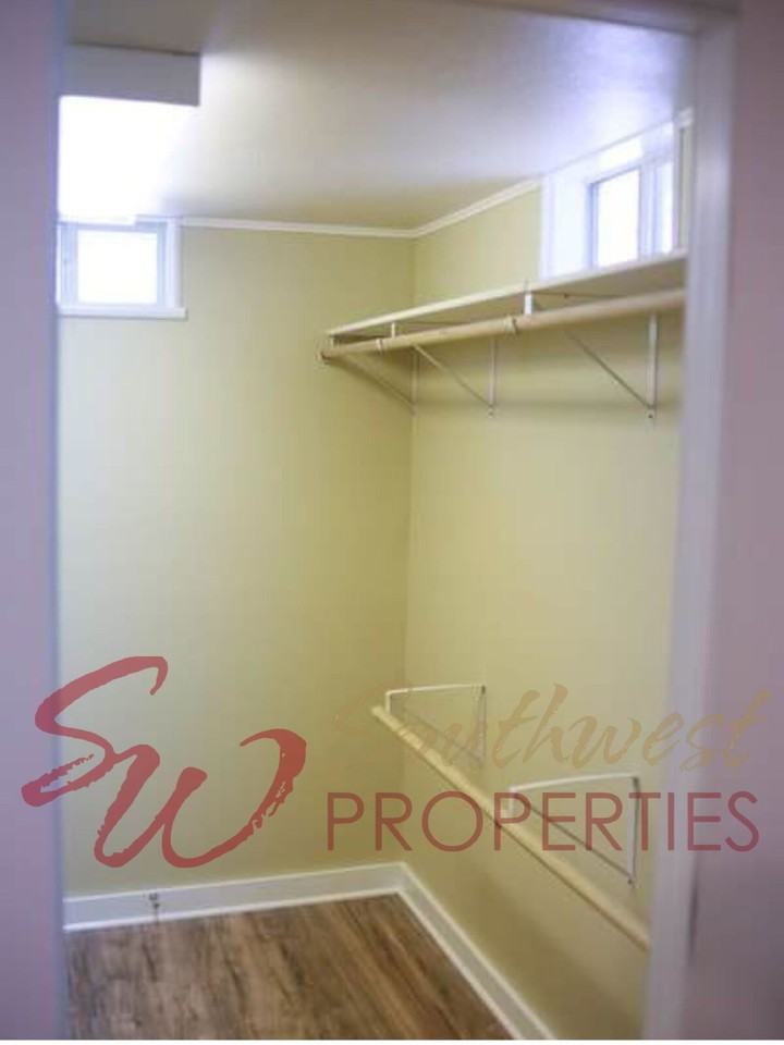 713 W Long St - Photo 7 of 10