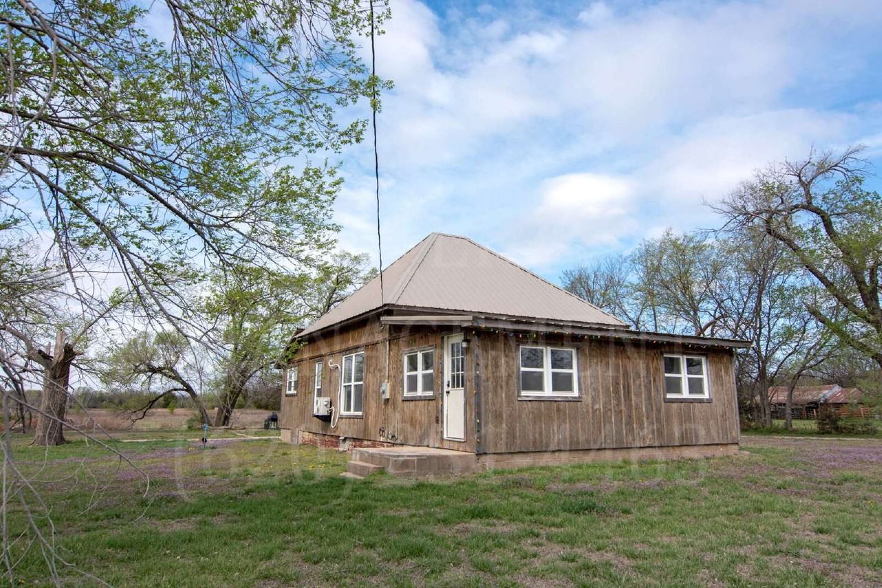 2041 County Road 5300 - Photo 6 of 20