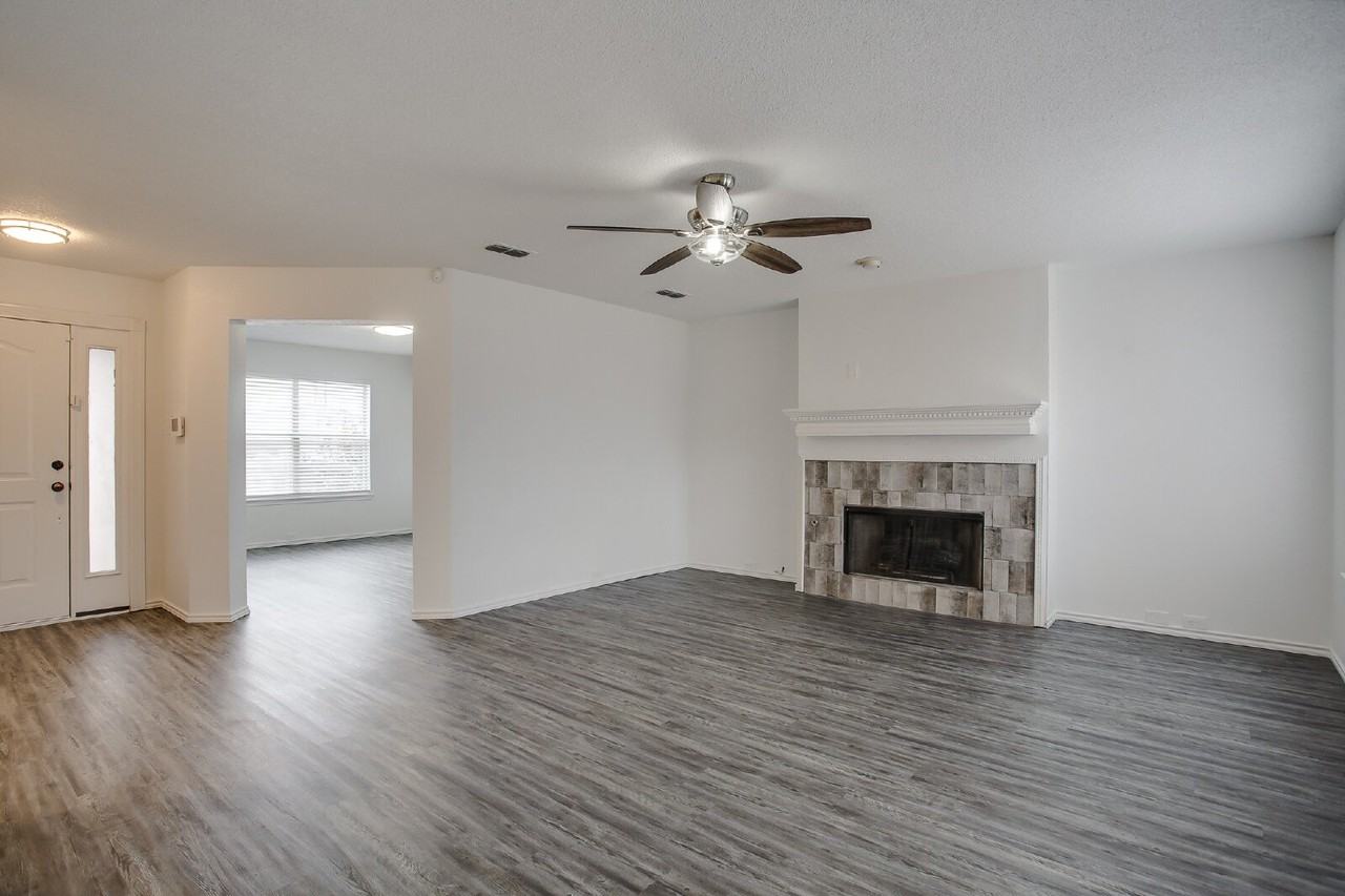 2513 108th Dr - Photo 2 of 12