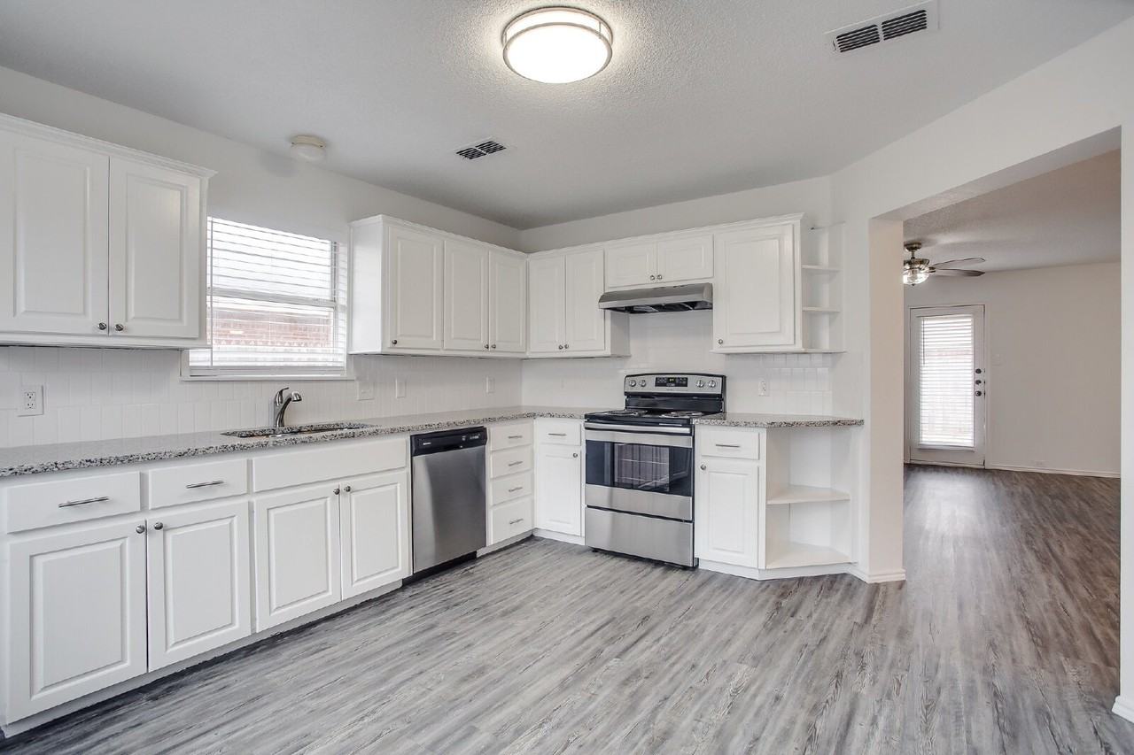 2513 108th Dr - Photo 5 of 12