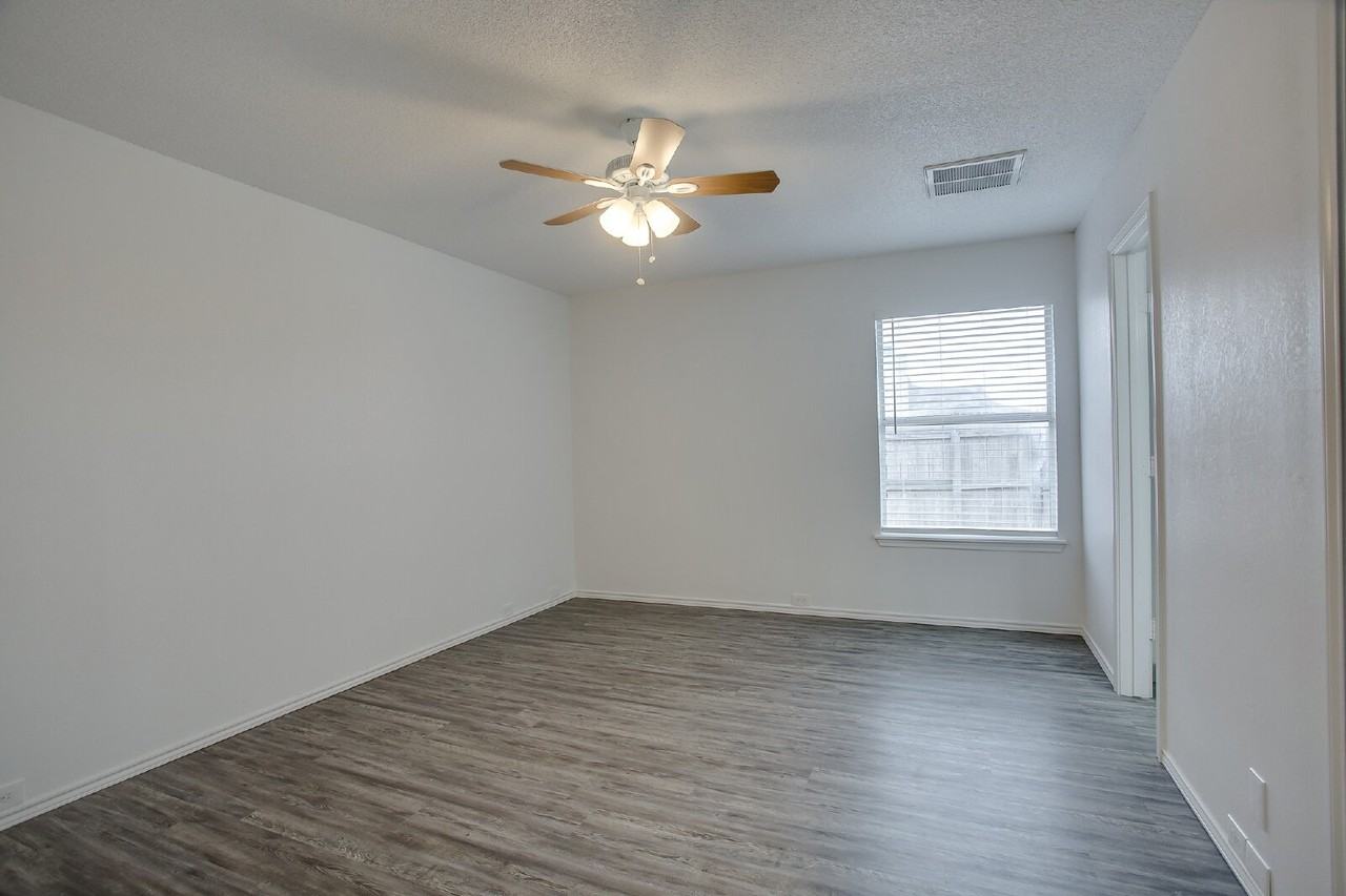 2513 108th Dr - Photo 6 of 12