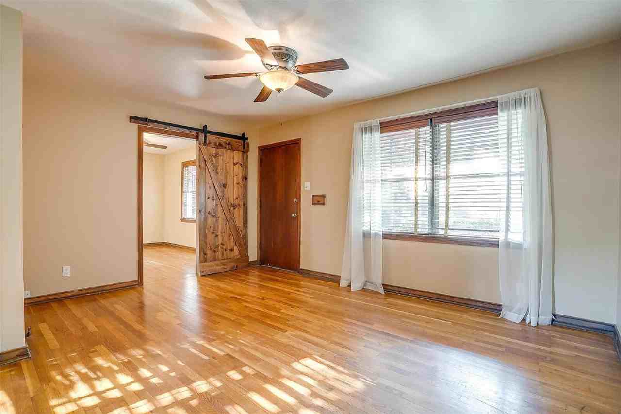 604 Monticello Dr - Photo 3 of 13