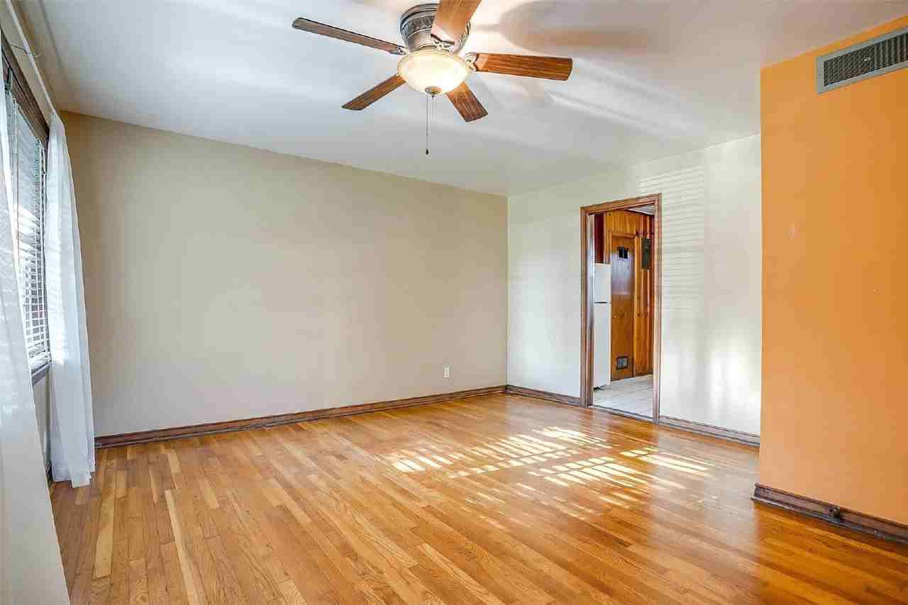 604 Monticello Dr - Photo 5 of 13