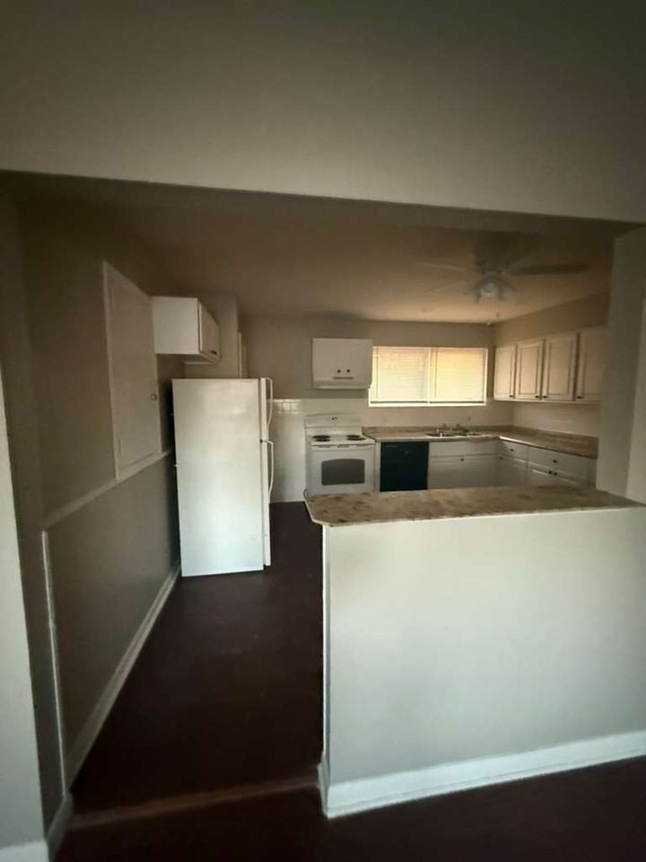 1160 Walker Ave - Photo 4 of 22