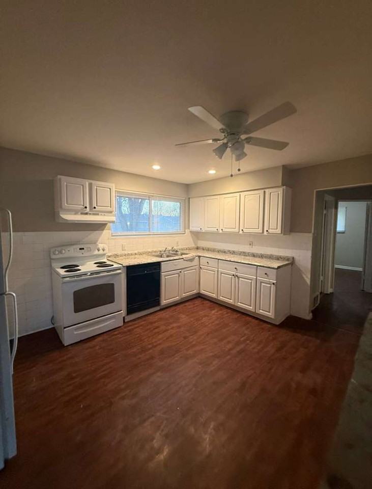 1160 Walker Ave - Photo 5 of 22