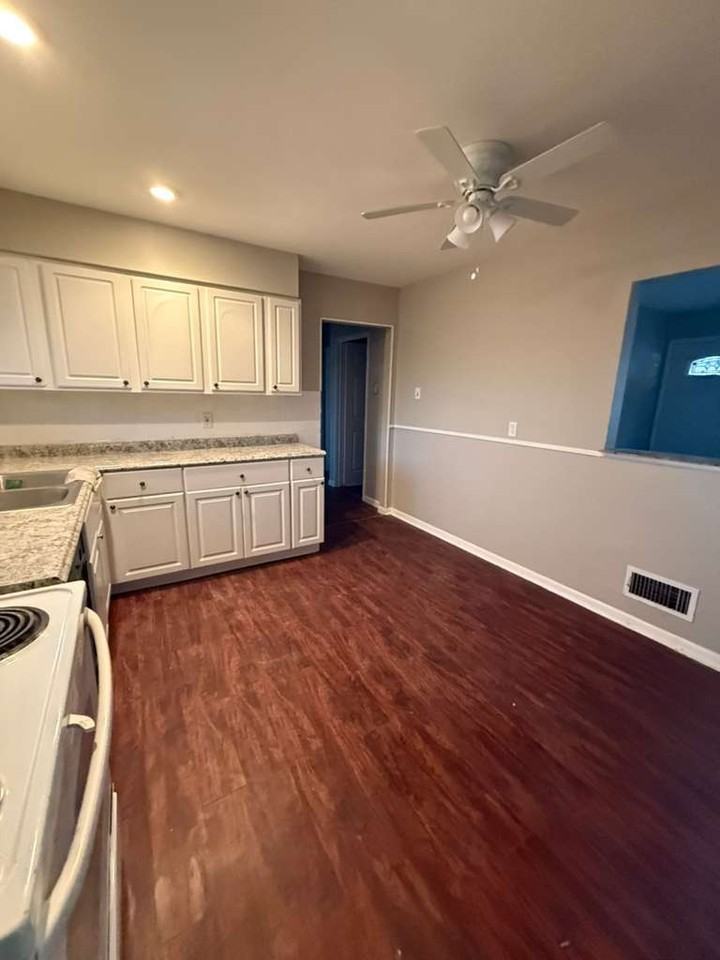 1160 Walker Ave - Photo 6 of 22