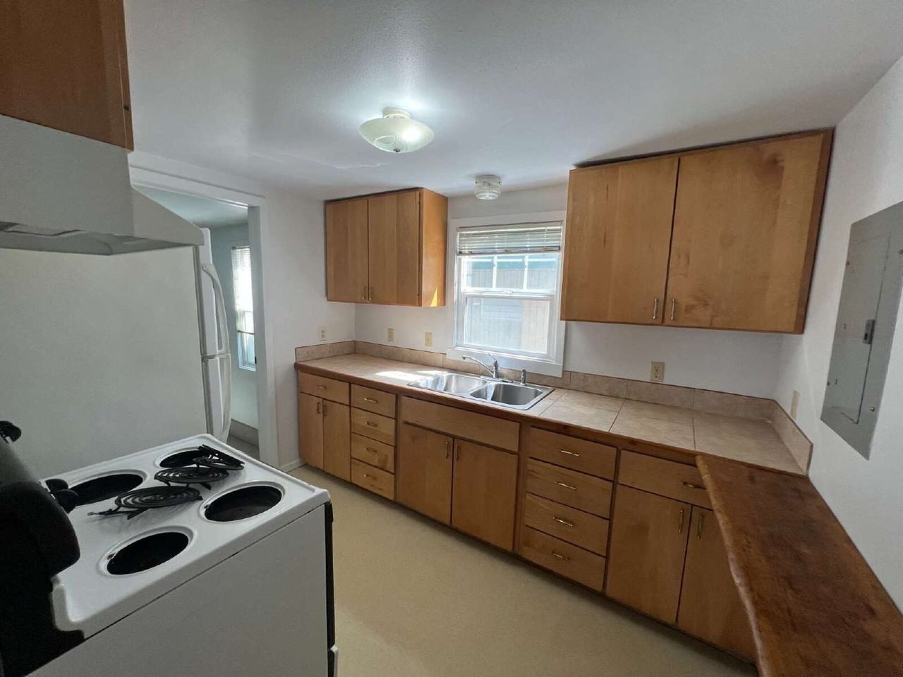 318 E 15th Ave - Photo 4 of 9