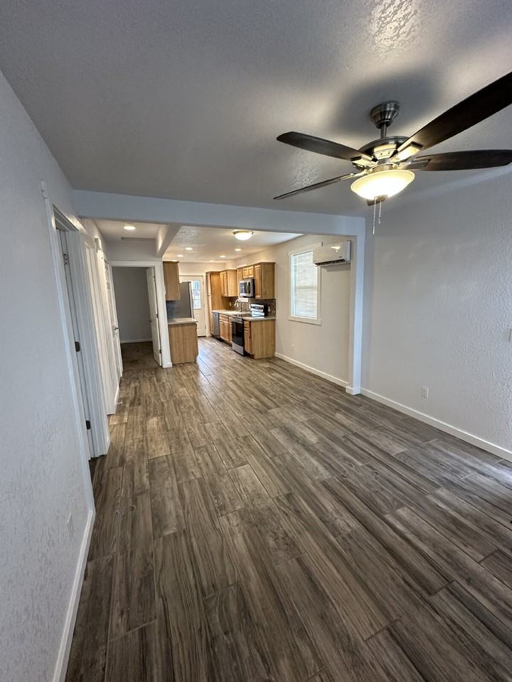 412 N 5th St - Photo 4 of 32