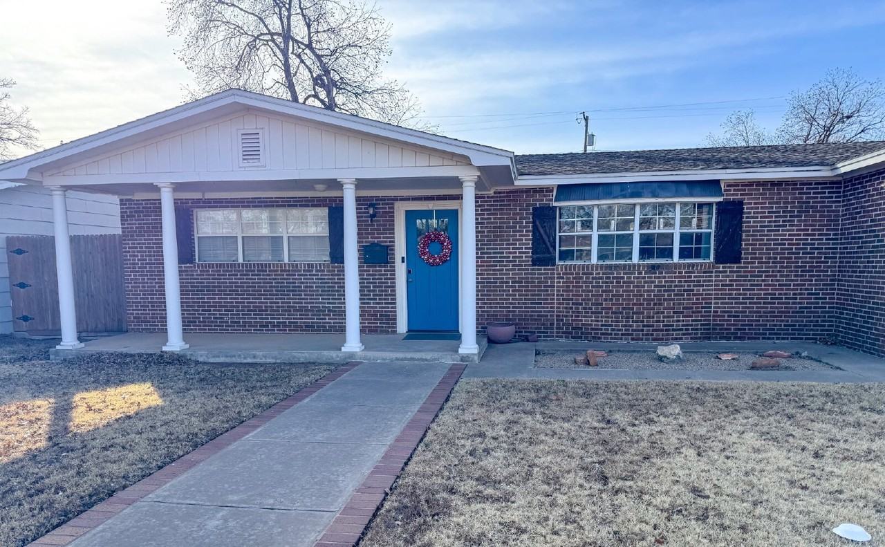 3111 43rd St - Photo 2 of 3