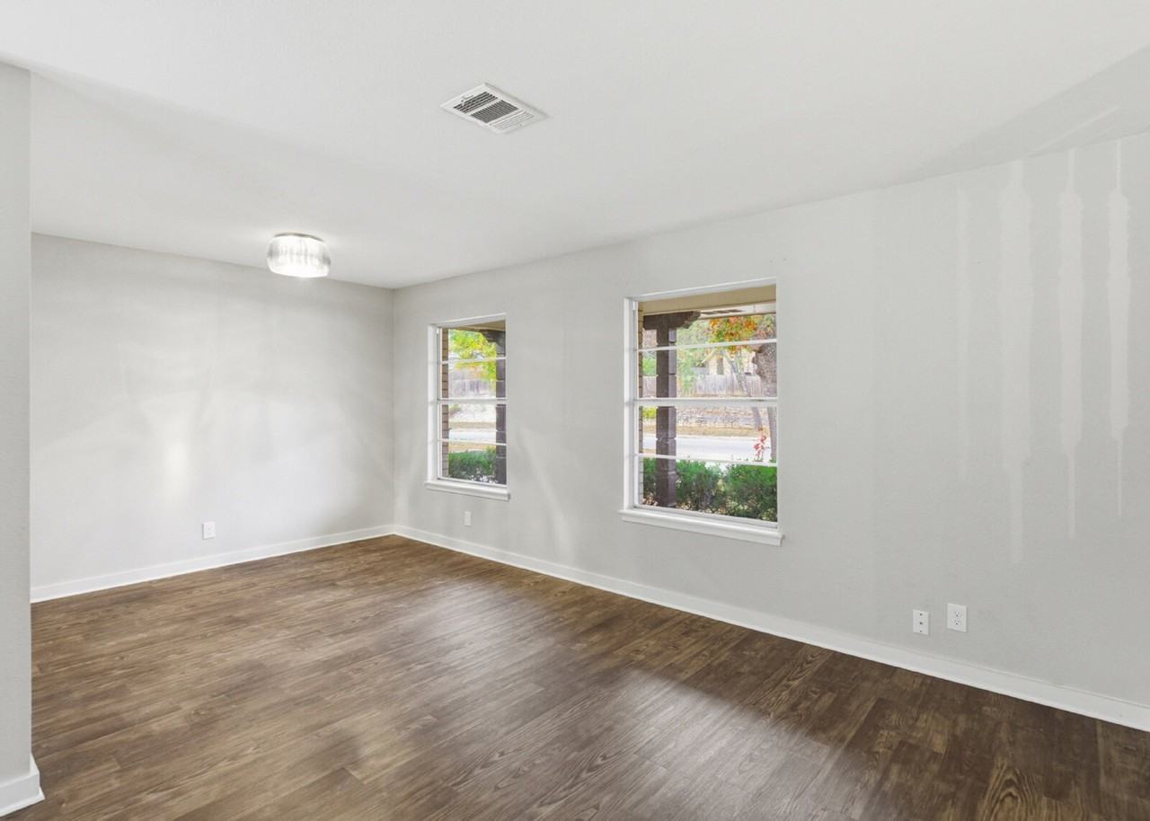 918 Clearview Dr - Photo 3 of 22