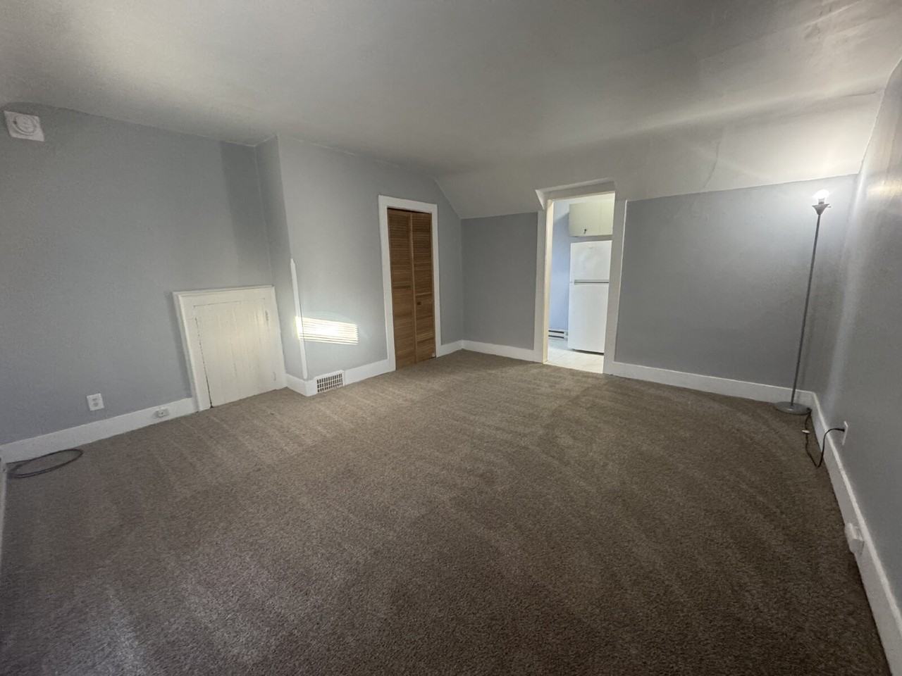 609 W Capitol Ave Apt 4 - Photo 2 of 9