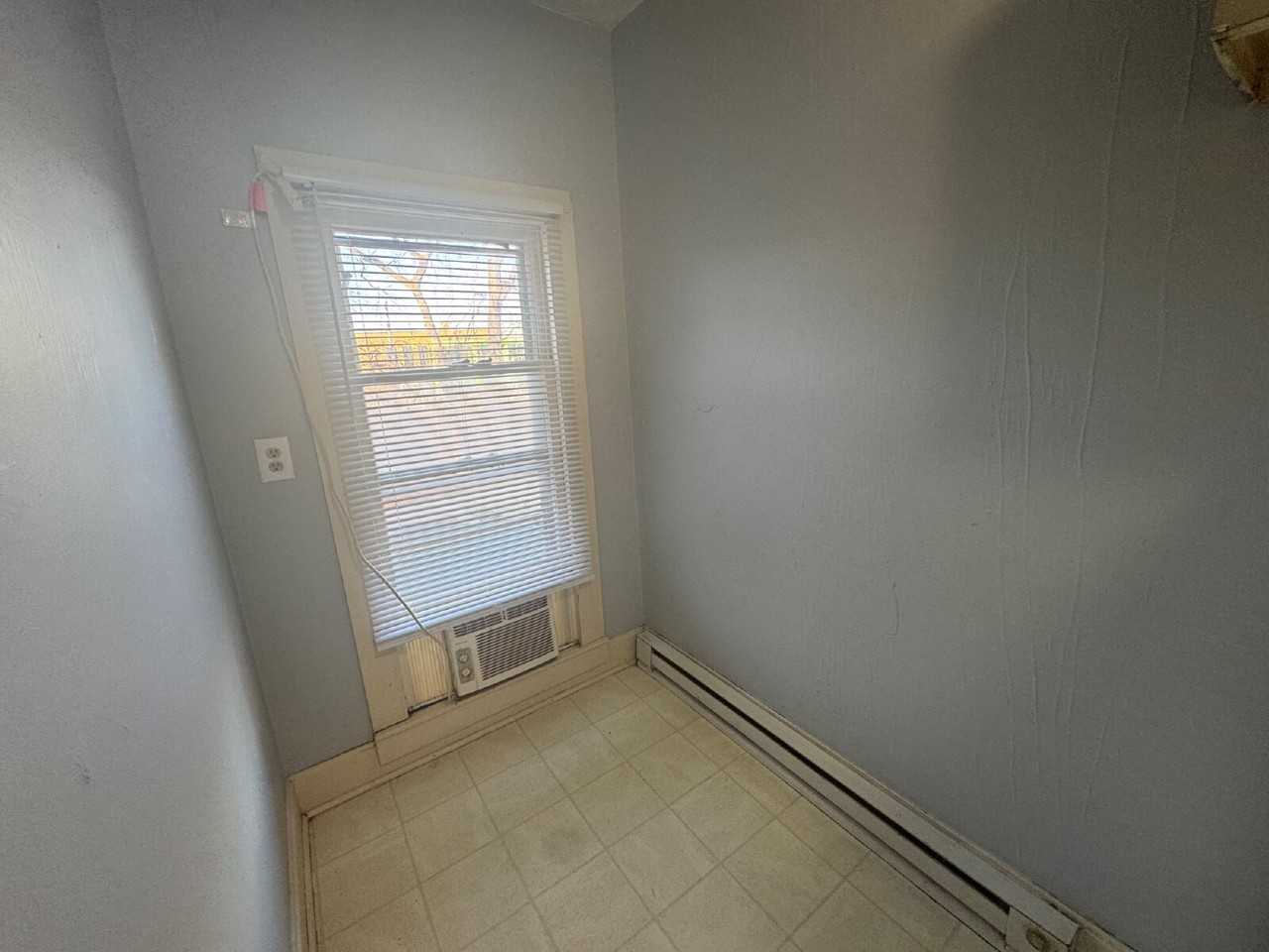 609 W Capitol Ave Apt 4 - Photo 6 of 9