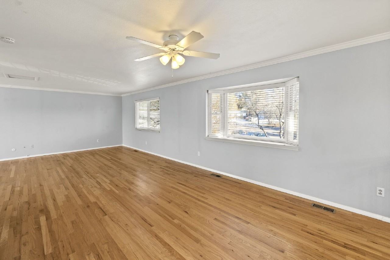 304 Cielo Vista St - Photo 3 of 43