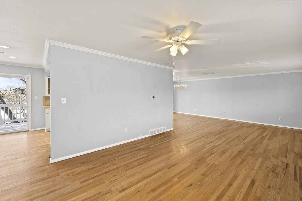 304 Cielo Vista St - Photo 4 of 43