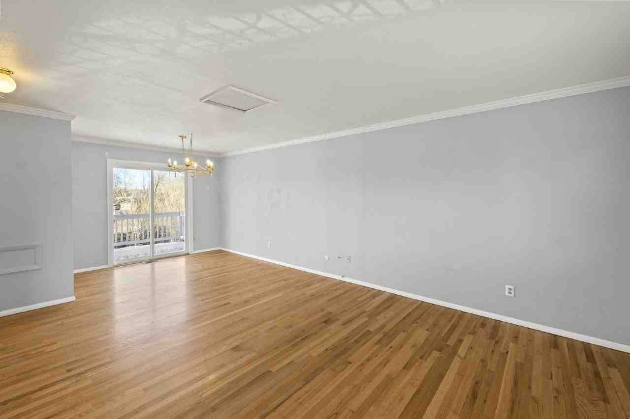 304 Cielo Vista St - Photo 7 of 43