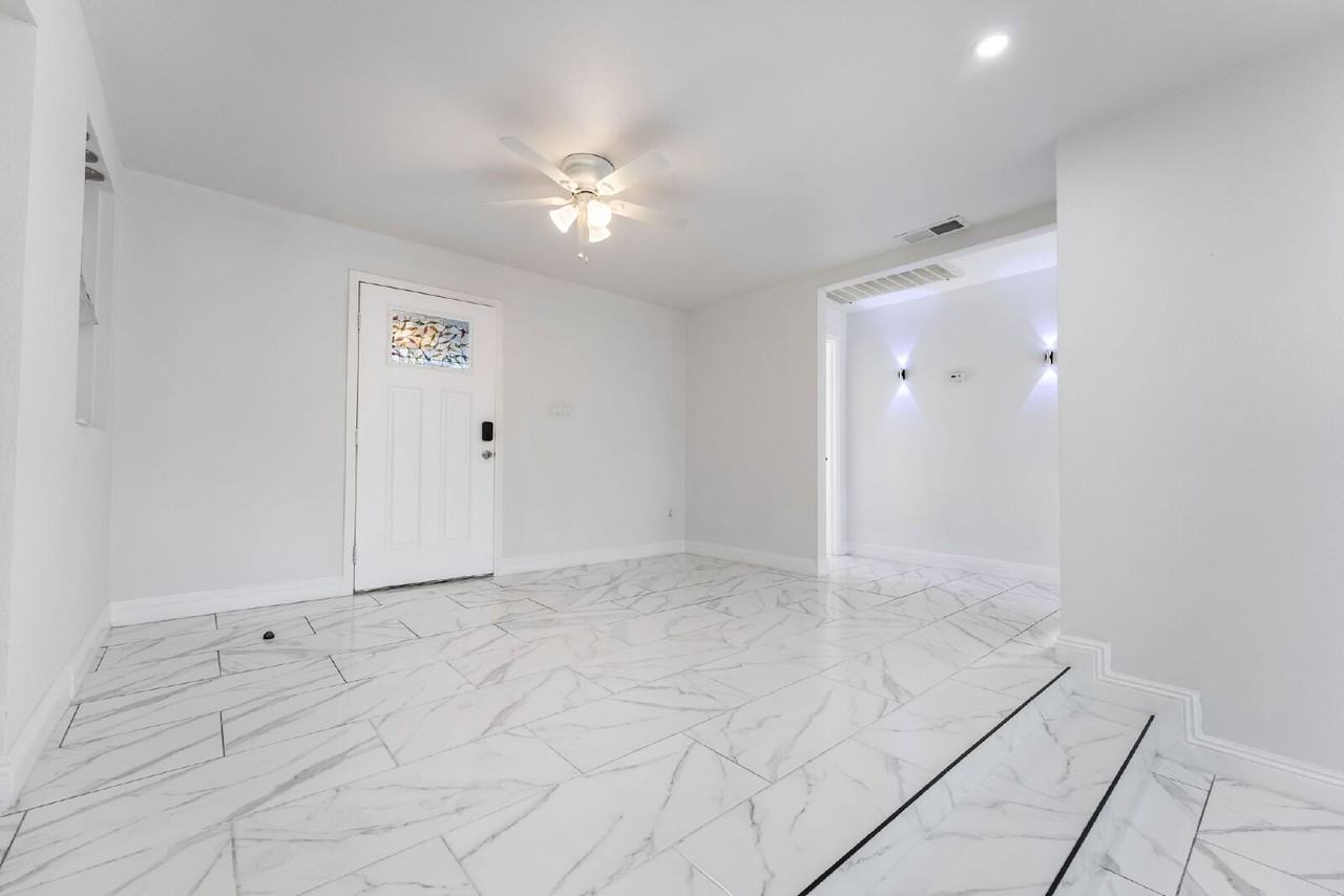 2104 Santa Rita Dr - Photo 3 of 28