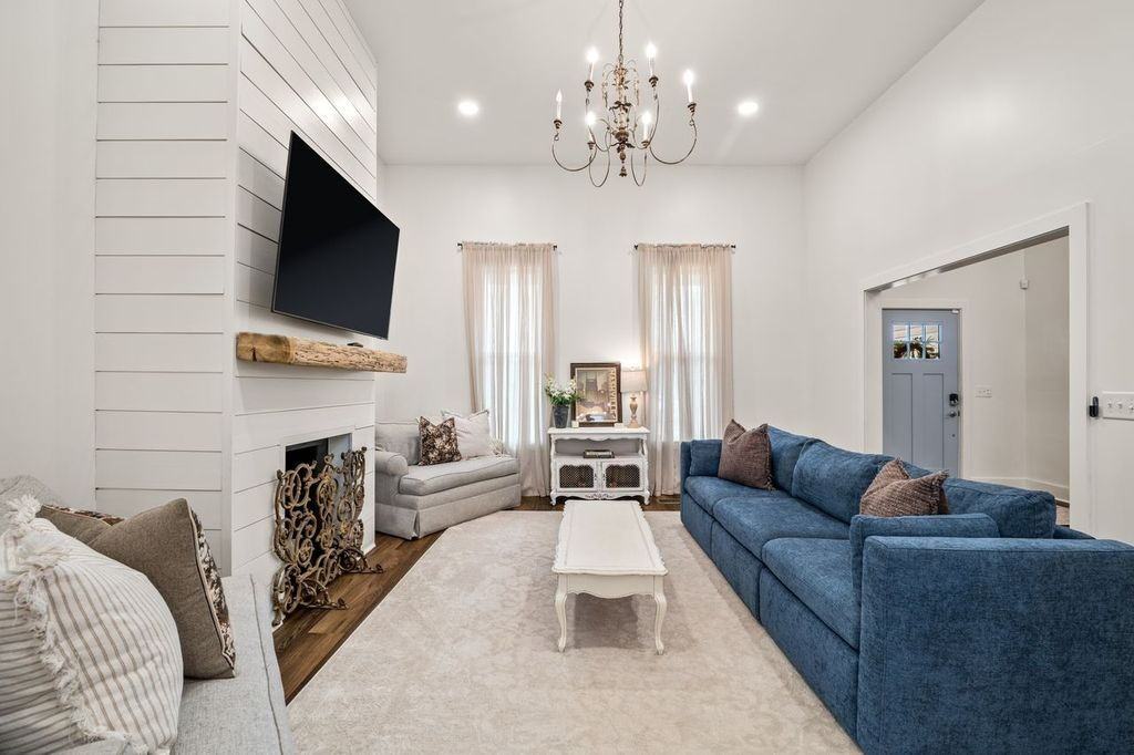 1614 Knowles St - Photo 3 of 41