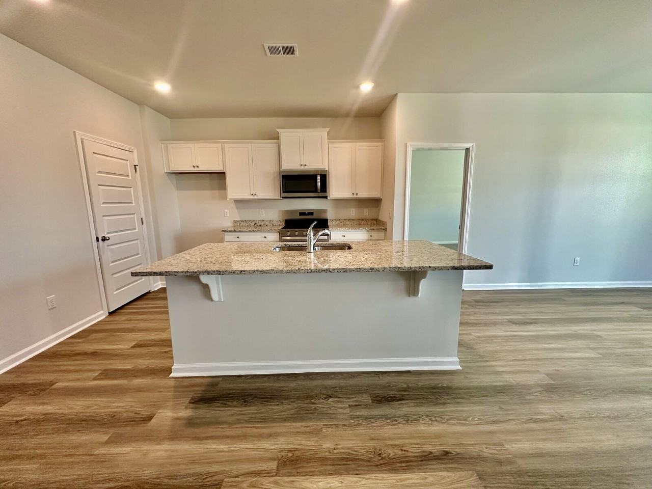 800 Sanctuary Dr - Photo 6 of 40