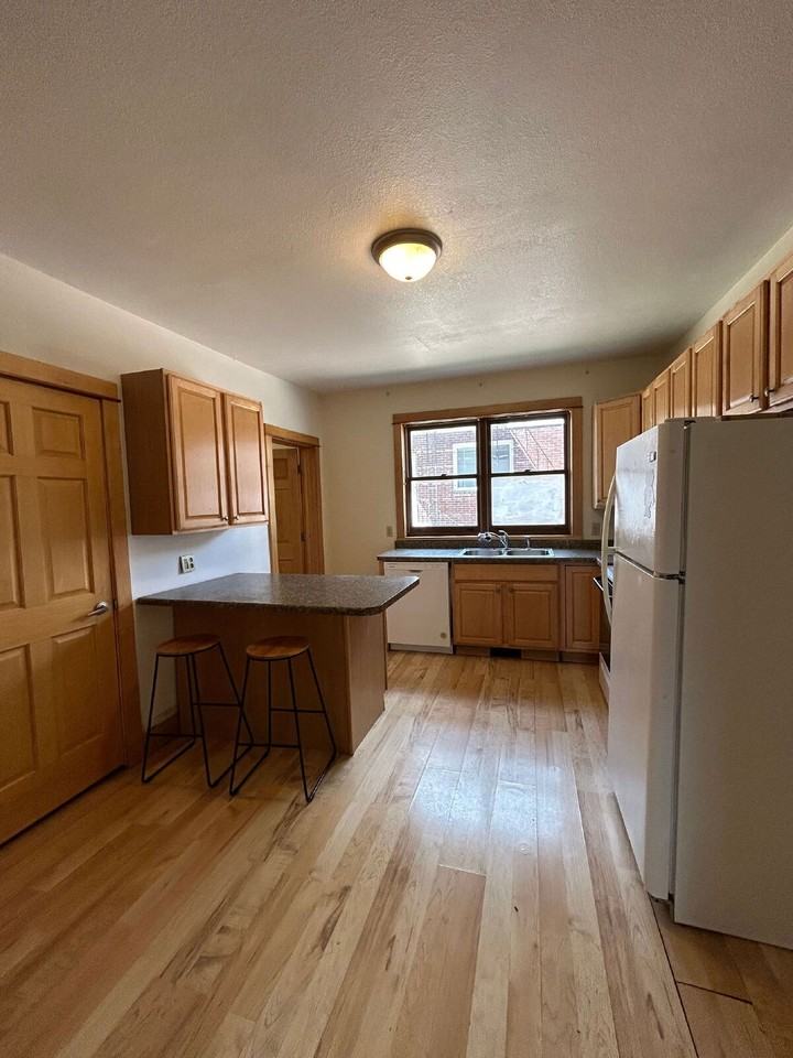 410 5th Ave - Photo 2 of 11