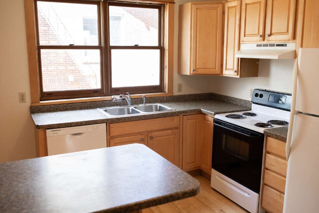 410 5th Ave - Photo 5 of 11