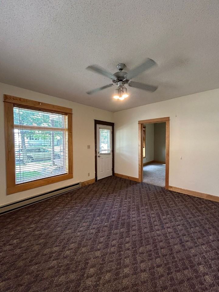 410 5th Ave - Photo 7 of 11