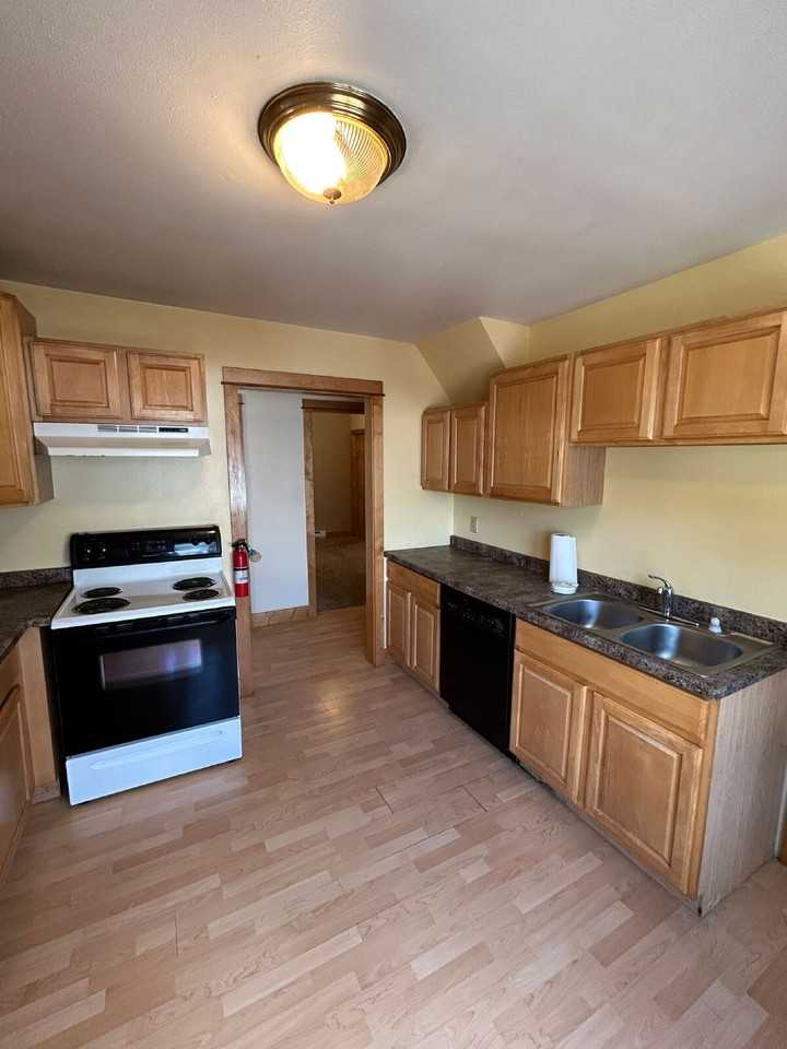 410 1/2 5th Ave - Photo 4 of 16