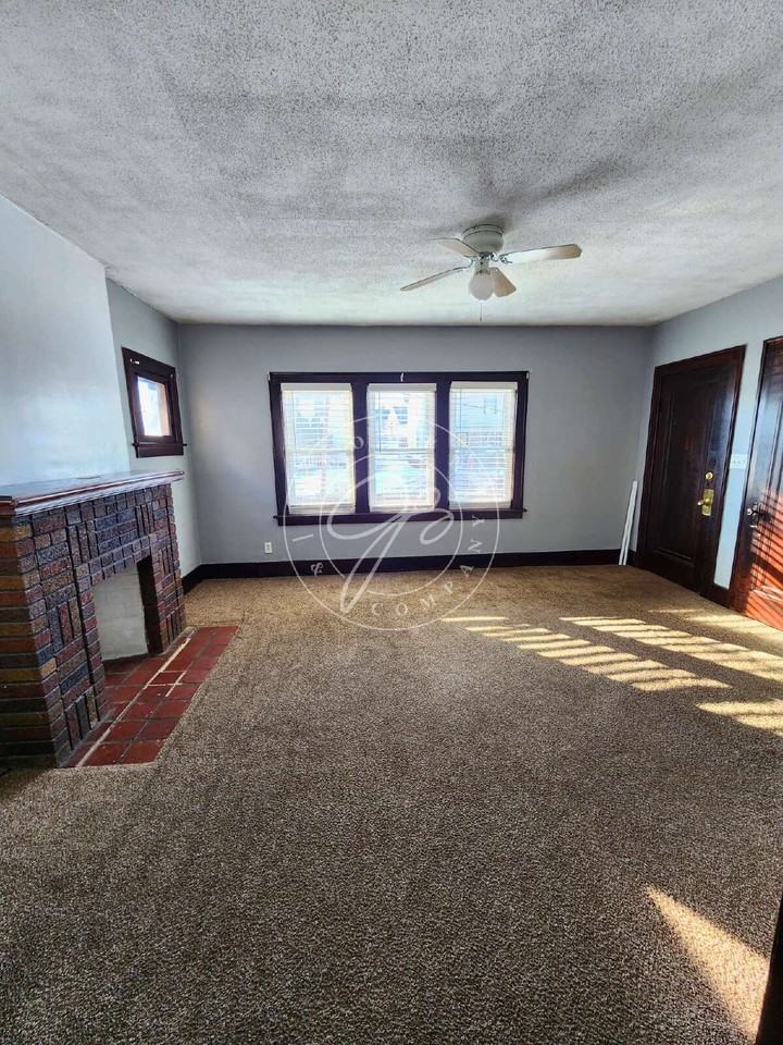 1944 Crosswell Pl - Photo 2 of 17