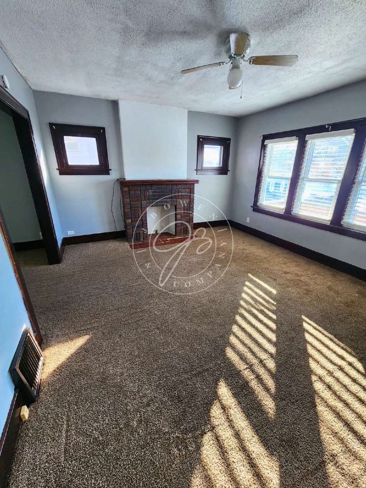 1944 Crosswell Pl - Photo 3 of 17