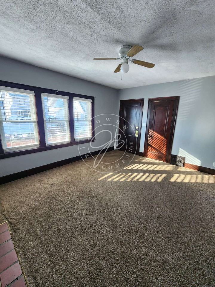 1944 Crosswell Pl - Photo 4 of 17