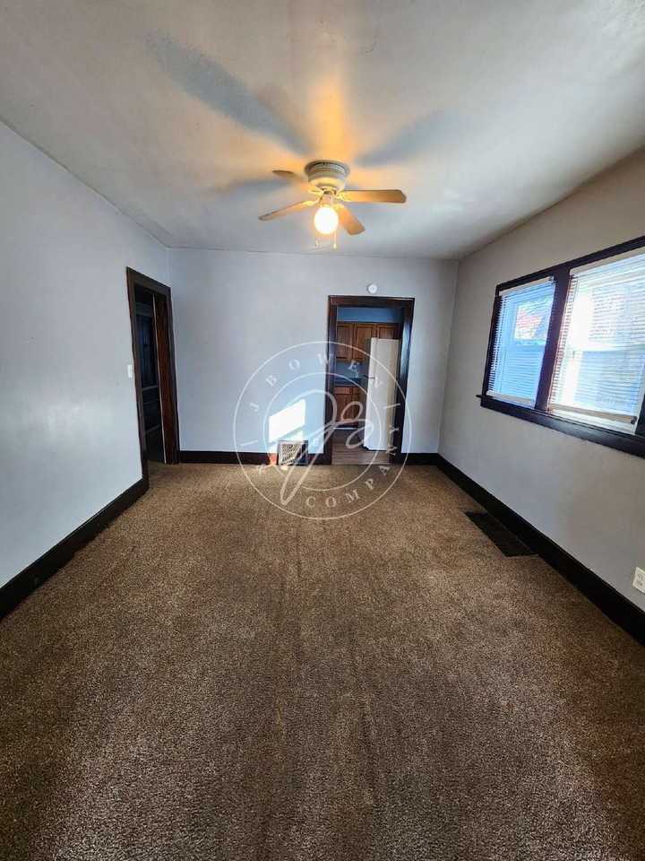 1944 Crosswell Pl - Photo 6 of 17