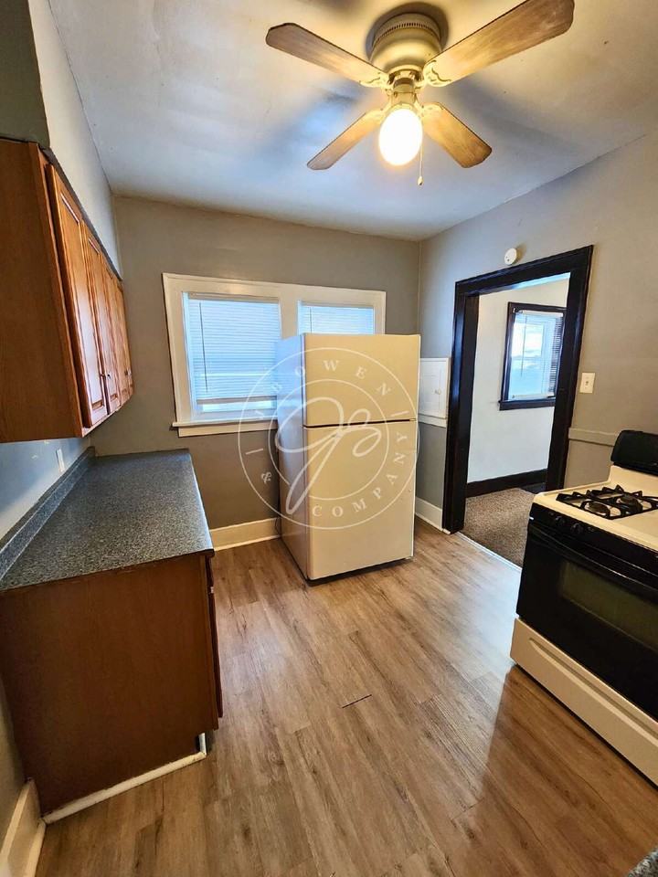 1944 Crosswell Pl - Photo 7 of 17