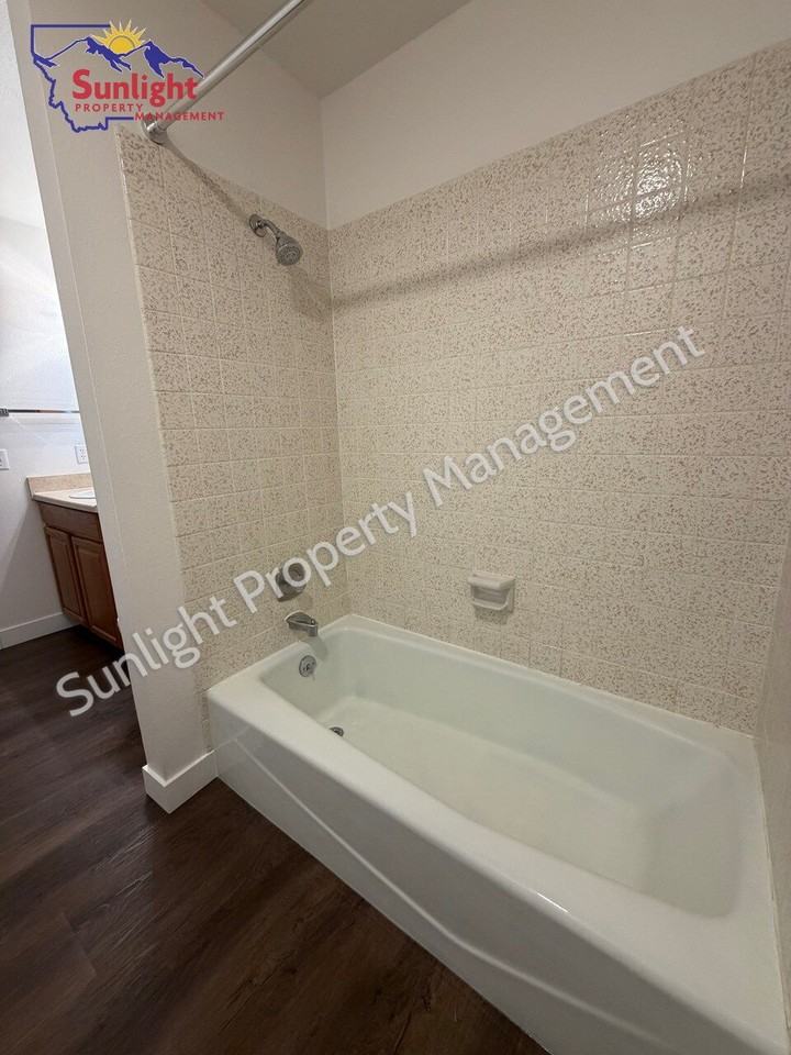 316 Cedar Ave #4 - Photo 7 of 10