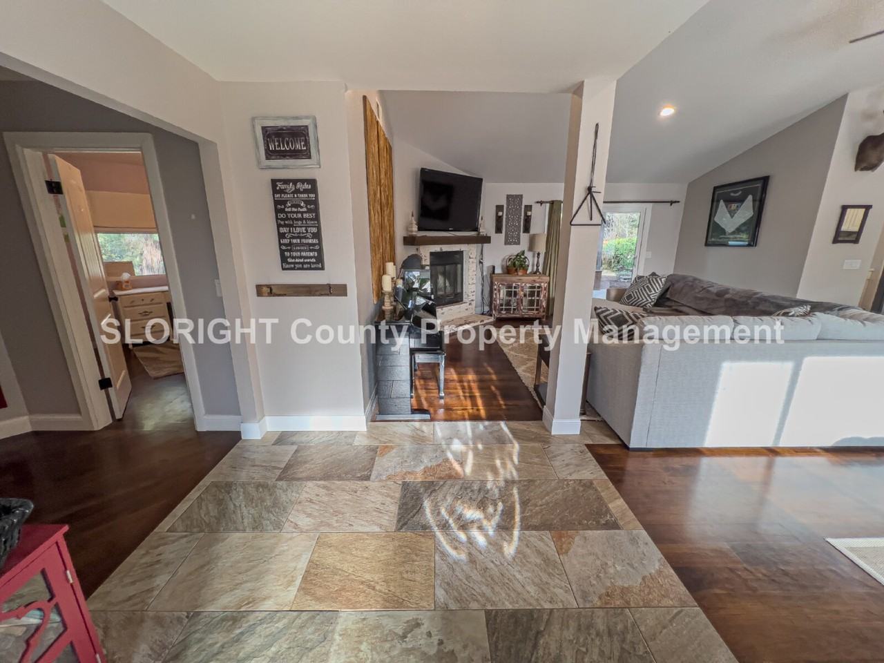 1055 Zinnia Ct - Photo 4 of 48