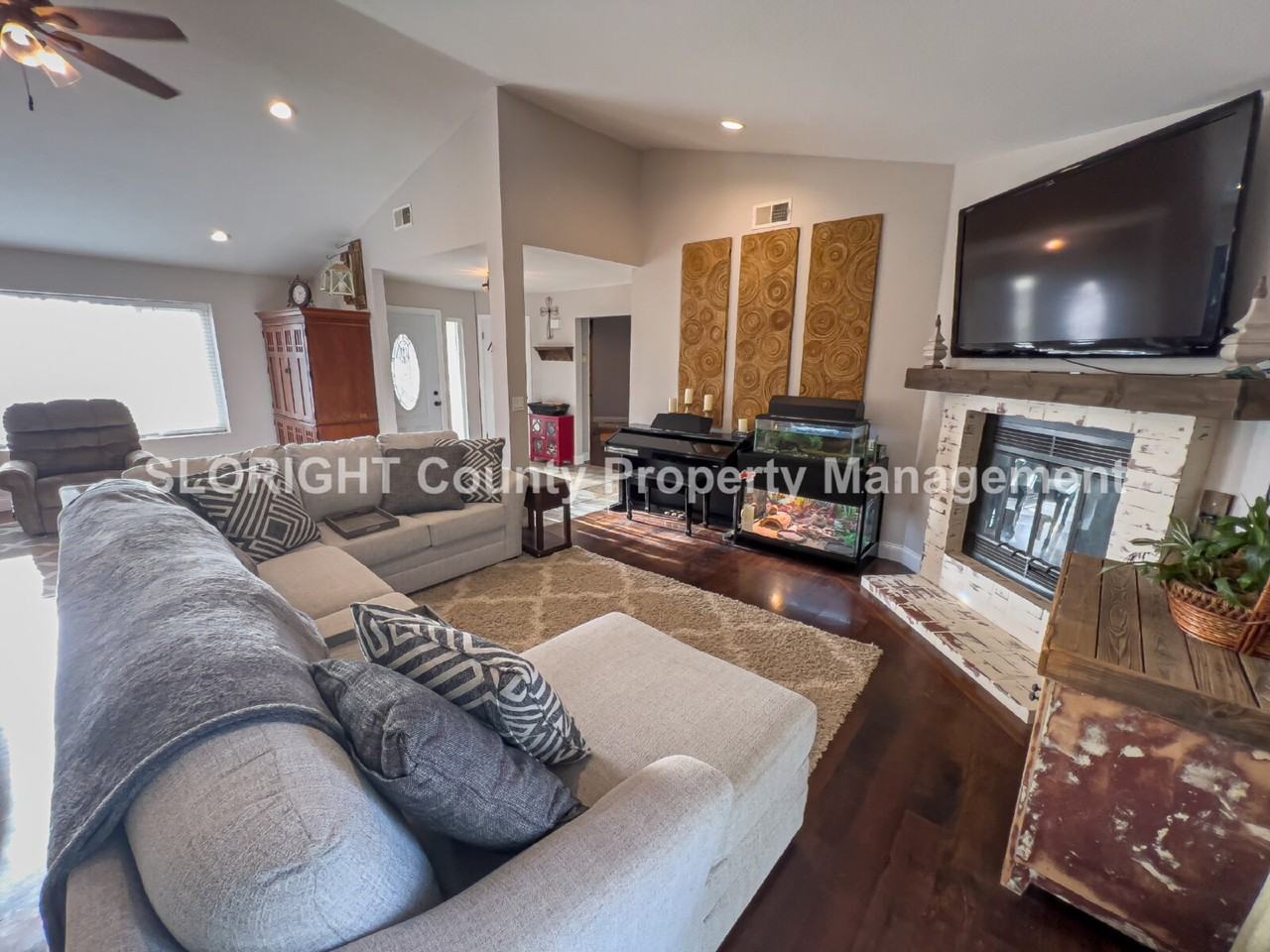 1055 Zinnia Ct - Photo 6 of 48