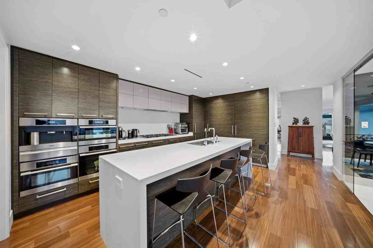 667 Howe Street - Photo 4 of 22