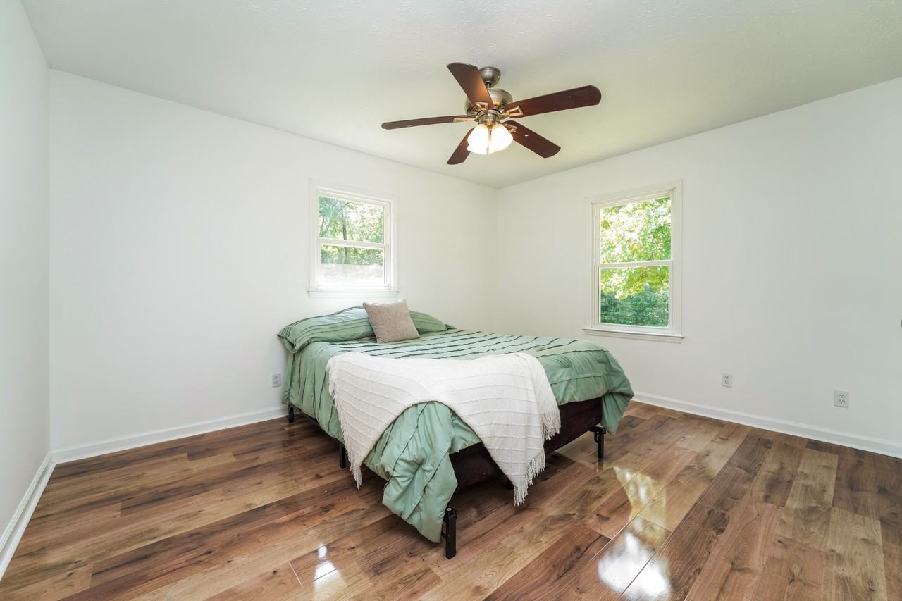 309 Cowan Rd Se - Photo 2 of 13