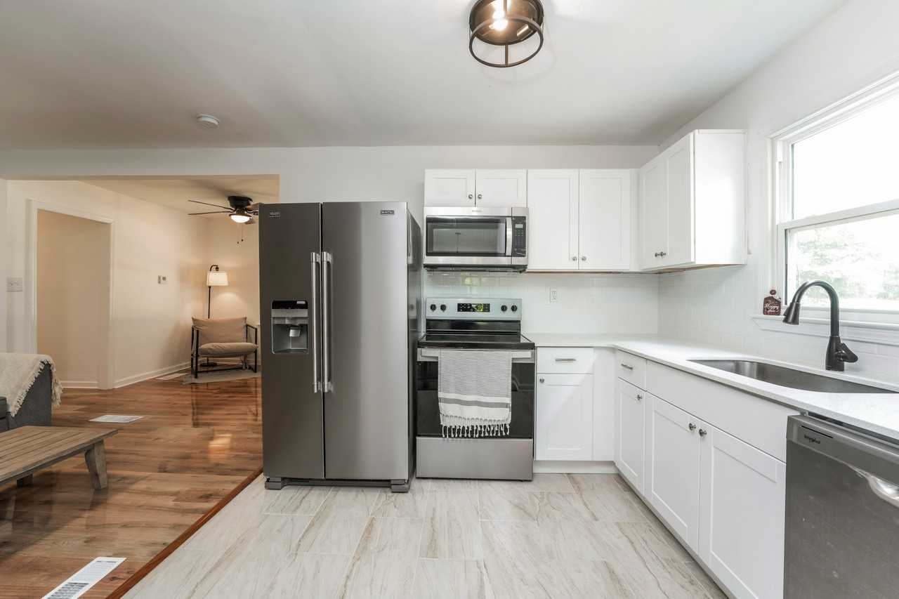 309 Cowan Rd Se - Photo 3 of 13