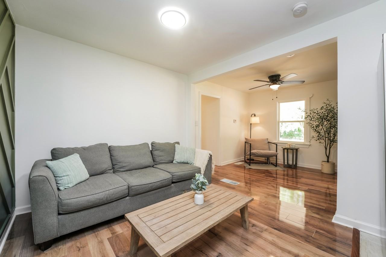 309 Cowan Rd Se - Photo 3 of 13