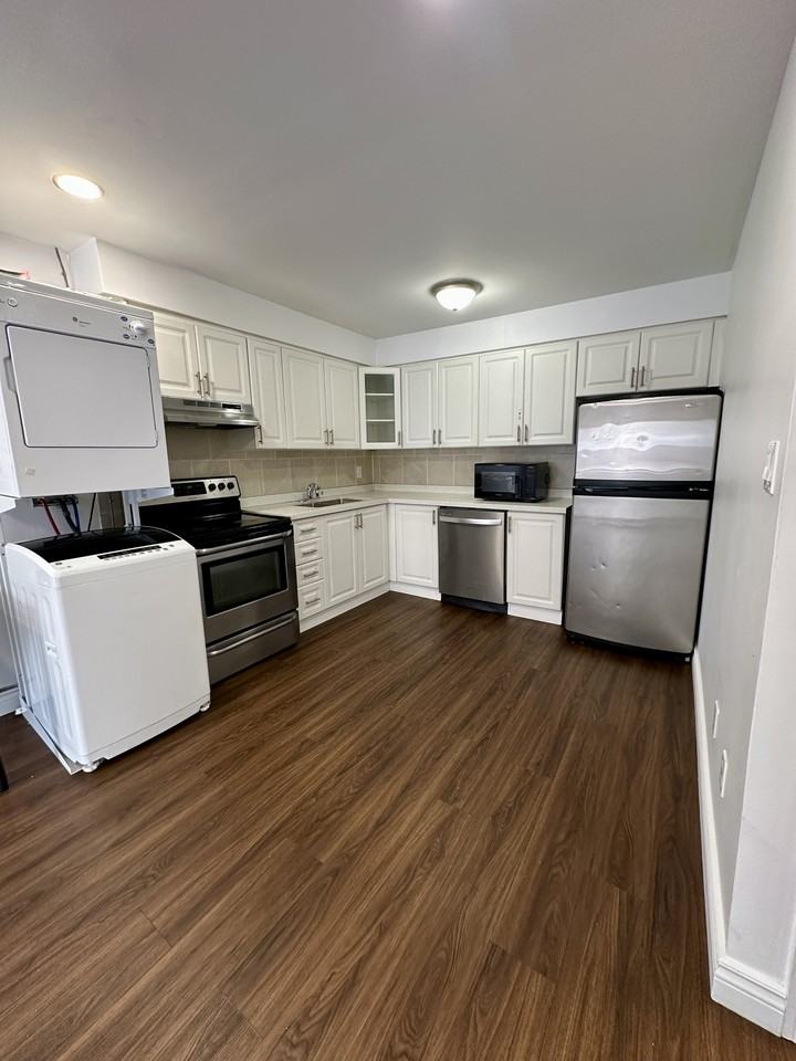 28 Victoria Ave North Unit 207 - Photo 2 of 7