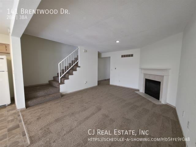 141 Brentwood Dr - Photo 2 of 11