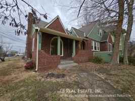 featured image of 220 S Pleasant St
