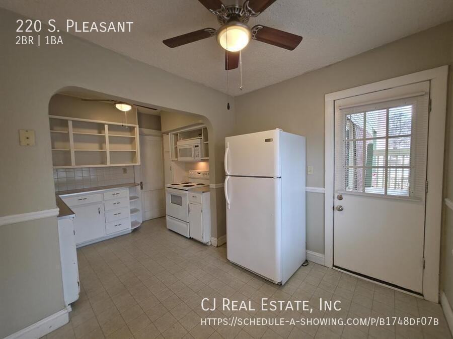 220 S Pleasant St - Photo 3 of 11