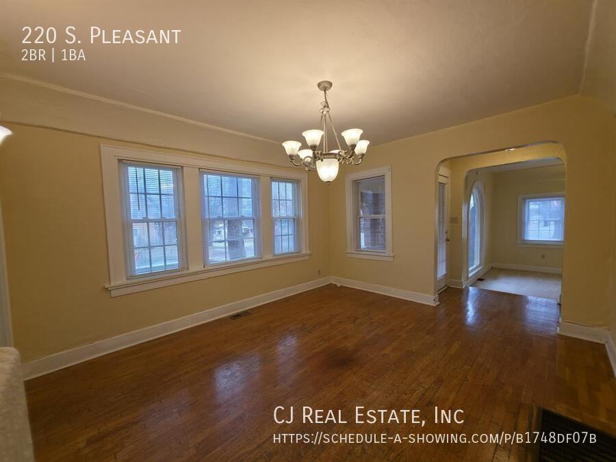 220 S Pleasant St - Photo 7 of 11