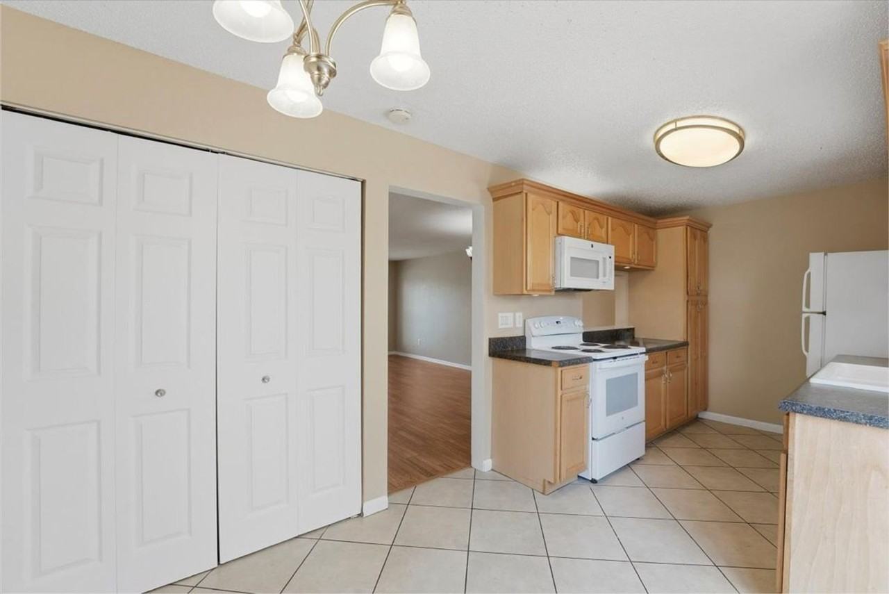 1645 Sandy Point Sq #73 - Photo 5 of 15