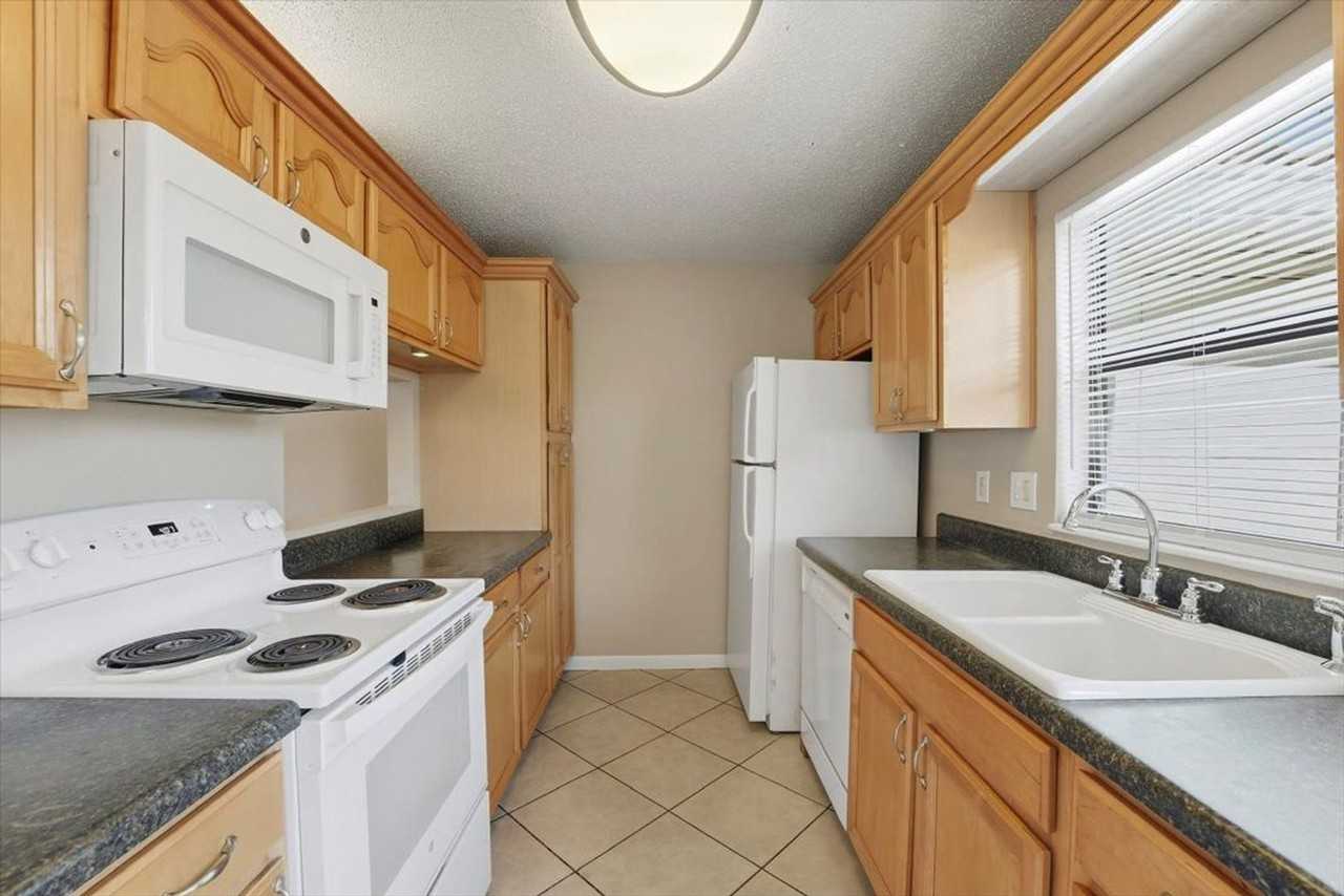 1645 Sandy Point Sq #73 - Photo 6 of 15