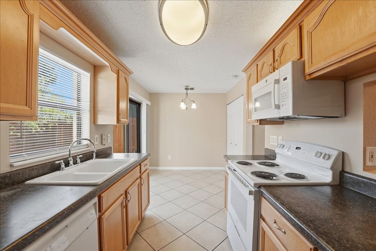 1645 Sandy Point Sq #73 - Photo 7 of 15